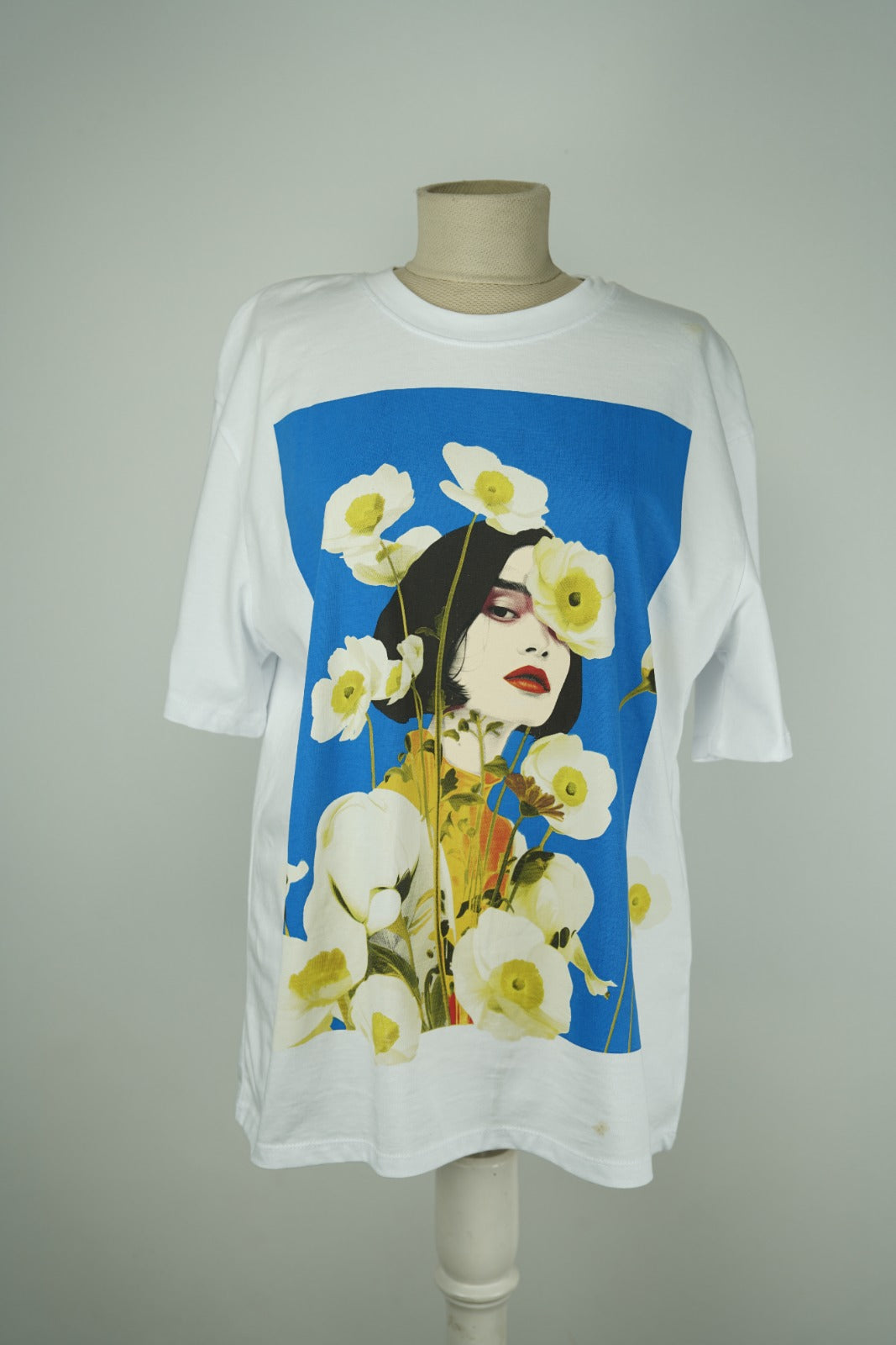 Çiçekli Kız Baskılı T-shirt