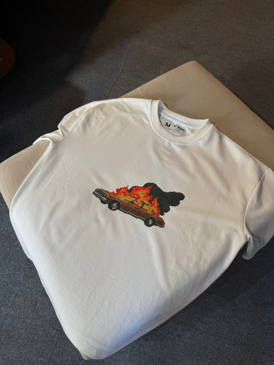 Yanan Araba T-shirt Beyaz