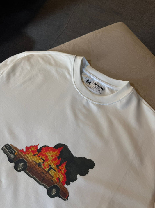 Yanan Araba T-shirt Beyaz